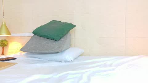 Snapshot of sneakyy_fantasy chatting on February 25, 3:42 am Hellen online show from February 25, 3:42 am