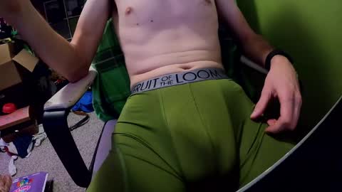 Snapshot of snoopdogg458 chatting on April 4, 2:43 am snoopdogg458 online show from April 4, 2:43 am