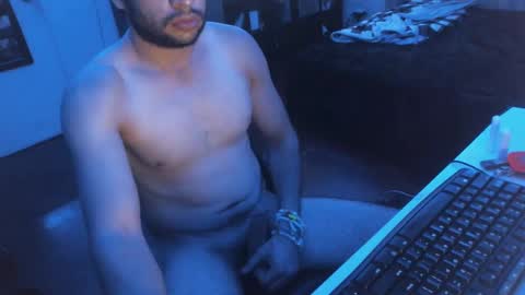 Snapshot of snow92jake chatting on September 18, 7:10 am snow92jake online show from September 18, 7:10 am