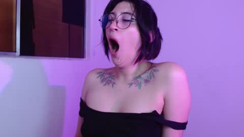 IG     OF red moonn online show from December 6, 2:17 pm