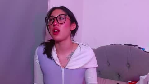 IG     OF red moonn online show from October 12, 4:33 am