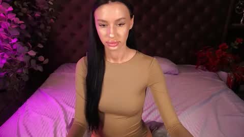 snow_whiteeex online show from October 8, 6:44 am