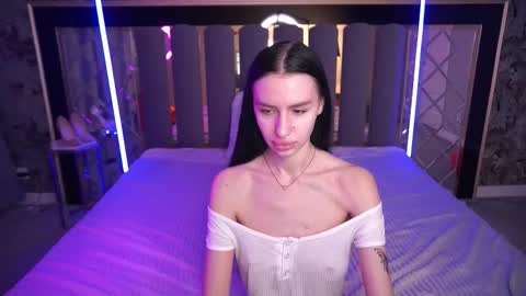 snow_whiteeex online show from March 2, 7:15 am