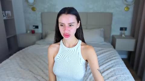 Snapshot of snow_whiteeex chatting on June 25, 5:12 am snow_whiteeex online show from June 25, 5:12 am