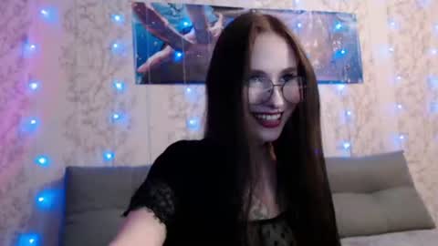 Snapshot of snowwhate_00 chatting on June 25, 7:07 pm SnowWhate 00 online show from June 25, 7:07 pm