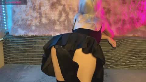 snowy_alice online show from April 14, 5:52 pm