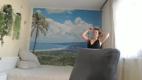 Snapshot of soaring_love chatting on March 16, 4:51 am Masha online show from March 16, 4:51 am