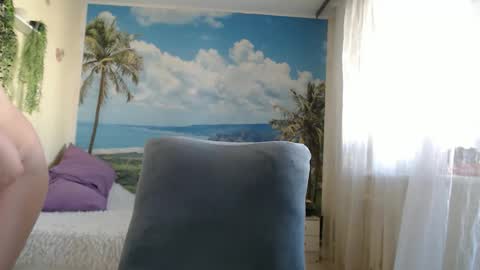 Snapshot of soaring_love chatting on April 1, 4:46 am Masha online show from April 1, 4:46 am