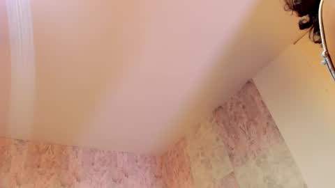 Snapshot of soffiene chatting on March 2, 3:41 am yoki online show from March 2, 3:41 am