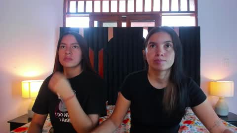 soffy and mia online show from December 17, 12:44 pm