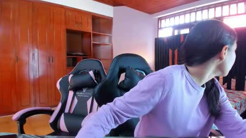 soffy and mia online show from December 20, 12:34 pm