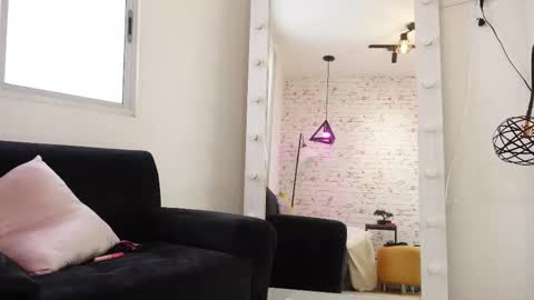 Snapshot of sofhia_cruz chatting on February 18, 8:05 pm sofhia cruz online show from February 18, 8:05 pm