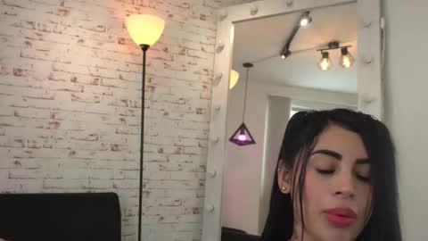 Snapshot of sofhia_cruz chatting on March 4, 7:53 pm sofhia cruz online show from March 4, 7:53 pm