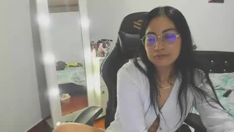 Snapshot of sofhya_jay9 chatting on December 22, 2:39 am Evainked online show from December 22, 2:39 am