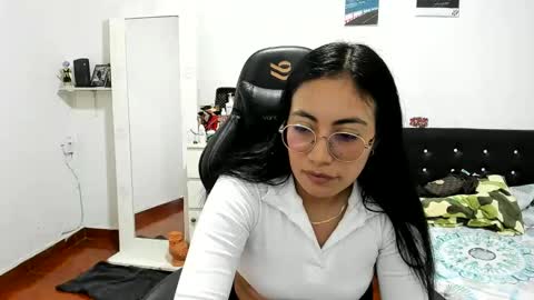 Snapshot of sofhya_jay9 chatting on January 22, 2:15 am Evainked online show from January 22, 2:15 am