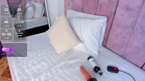 Snapshot of sofi_gomeez chatting on February 5, 11:37 am sofi_gomeez online show from February 5, 11:37 am