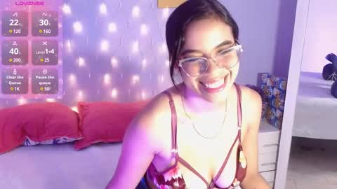 sofi smith online show from December 11, 8:28 pm