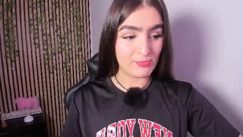 Snapshot of sofia44 chatting on June 9, 1:56 pm Skarlett online show from June 9, 1:56 pm