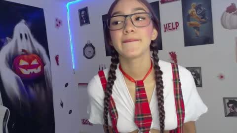 Snapshot of sofia_arango1107 chatting on October 13, 7:03 pm sofia_arango1107 online show from October 13, 7:03 pm