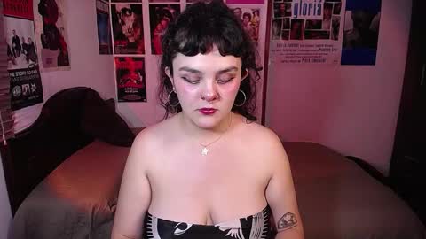 Snapshot of sofia_coolle chatting on February 3, 11:10 pm Sofi online show from February 3, 11:10 pm