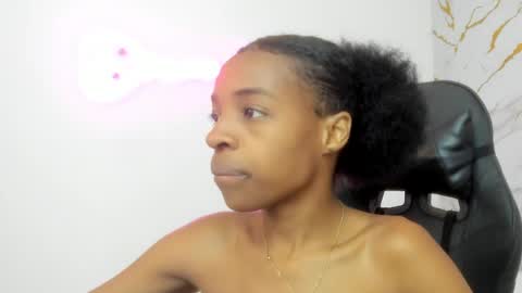 sofia_echeverri online show from May 28, 11:51 am