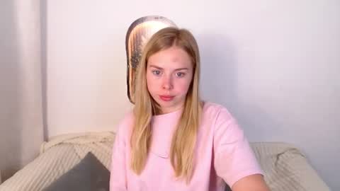 Sofia here online show from June 22, 12:02 am