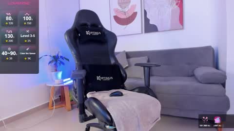 Snapshot of sofia_jones2 chatting on December 14, 1:44 am Sofia Jo IG sofisj023 online show from December 14, 1:44 am