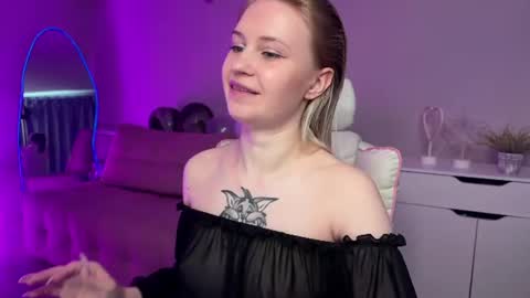 Snapshot of sofia_kenwood_ chatting on June 16, 4:04 am Sofia online show from June 16, 4:04 am
