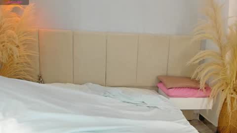 SOFIA PAMELA online show from January 4, 6:30 pm