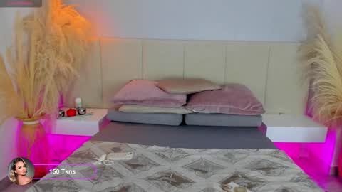 Snapshot of sofia_pamela chatting on February 5, 7:40 pm SOFIA PAMELA online show from February 5, 7:40 pm