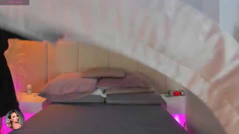 Snapshot of sofia_pamela chatting on February 19, 7:21 pm SOFIA PAMELA online show from February 19, 7:21 pm