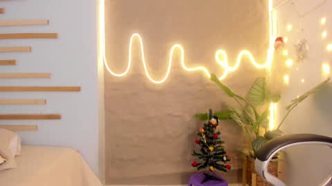 Snapshot of sofia_riveraa chatting on December 15, 5:10 pm SOFIA online show from December 15, 5:10 pm