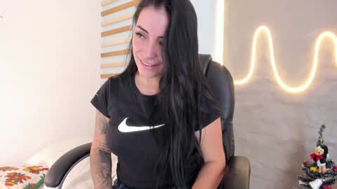 Snapshot of sofia_riveraa chatting on December 23, 8:25 pm SOFIA online show from December 23, 8:25 pm