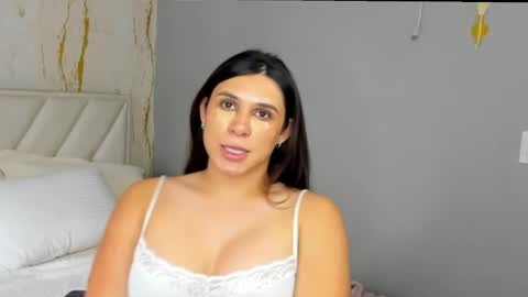 sofia_rivers_ online show from February 28, 9:23 pm