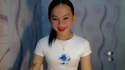 Snapshot of sofia_sweetheart18 chatting on February 17, 2:24 pm sofia_sweetheart18 online show from February 17, 2:24 pm