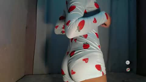 Snapshot of sofia_sweetheart18 chatting on May 23, 9:19 pm sofia_sweetheart18 online show from May 23, 9:19 pm