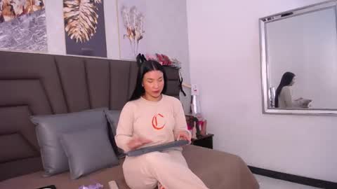 Snapshot of sofia_velez5 chatting on May 17, 11:17 am online show from May 17, 11:17 am