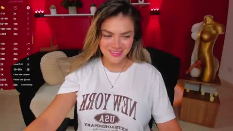 Snapshot of sofia_velvetx chatting on May 5, 2:36 pm sofia_velvetx online show from May 5, 2:36 pm