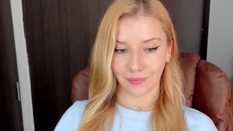 Snapshot of sofia_woodss chatting on December 4, 4:16 pm Sofia online show from December 4, 4:16 pm