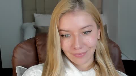 Snapshot of sofia_woodss chatting on December 7, 6:37 pm Sofia online show from December 7, 6:37 pm