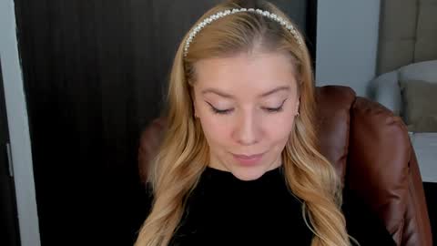 Snapshot of sofia_woodss chatting on December 19, 3:30 pm Sofia online show from December 19, 3:30 pm