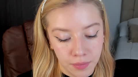 Snapshot of sofia_woodss chatting on December 19, 6:34 pm Sofia online show from December 19, 6:34 pm