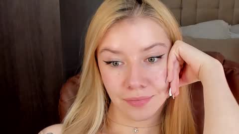 Snapshot of sofia_woodss chatting on December 26, 6:12 pm Sofia online show from December 26, 6:12 pm