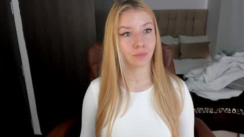 Snapshot of sofia_woodss chatting on December 27, 3:48 pm Sofia online show from December 27, 3:48 pm