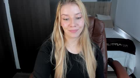 Snapshot of sofia_woodss chatting on January 4, 3:28 pm Sofia online show from January 4, 3:28 pm