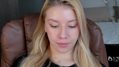 Snapshot of sofia_woodss chatting on January 4, 6:30 pm Sofia online show from January 4, 6:30 pm