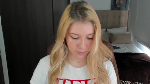 Snapshot of sofia_woodss chatting on January 8, 3:07 pm Sofia online show from January 8, 3:07 pm