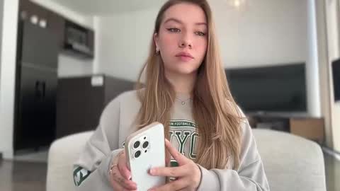 Snapshot of sofia_woodss chatting on January 18, 2:23 pm Sofia online show from January 18, 2:23 pm