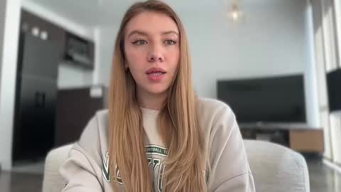 Snapshot of sofia_woodss chatting on January 18, 5:26 pm Sofia online show from January 18, 5:26 pm