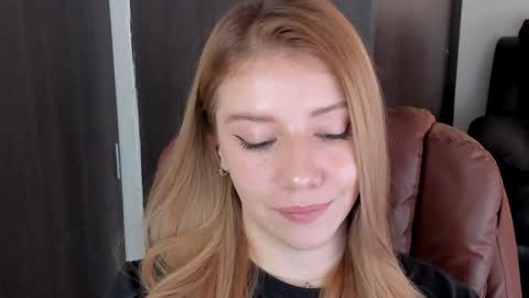Snapshot of sofia_woodss chatting on February 2, 3:07 pm Sofia online show from February 2, 3:07 pm